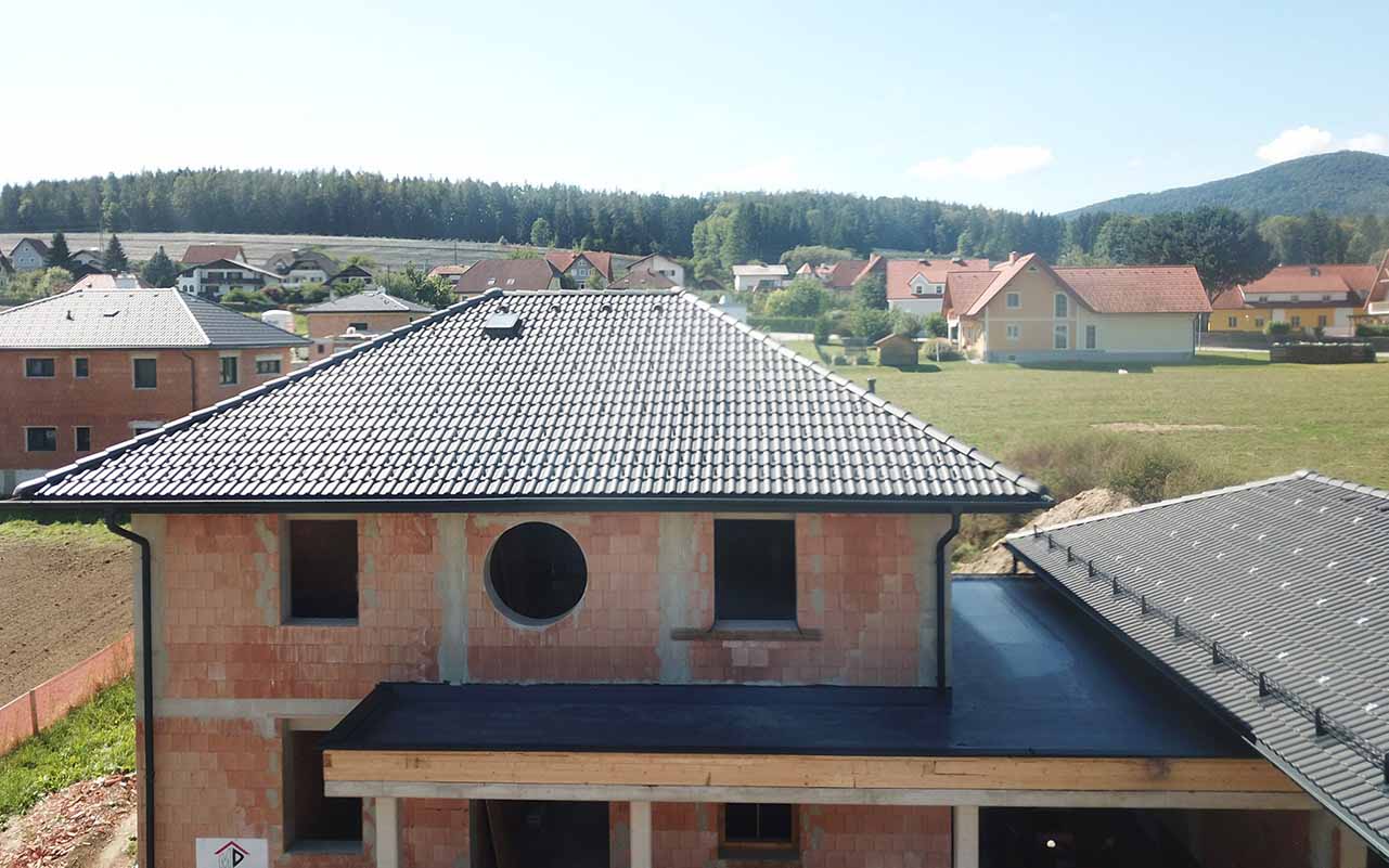 Das ist ein Foto von einem Eternit Heidelberger Betondachstein Dach