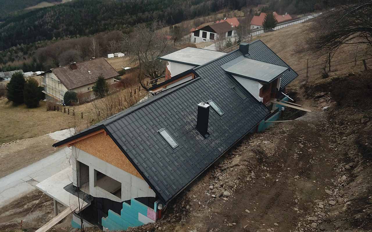 Das ist ein Foto von einem Eternit Toscana Dach