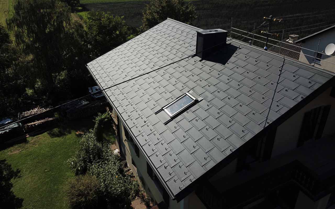 Das ist ein Foto von einem Prefa Dachplatten Dach