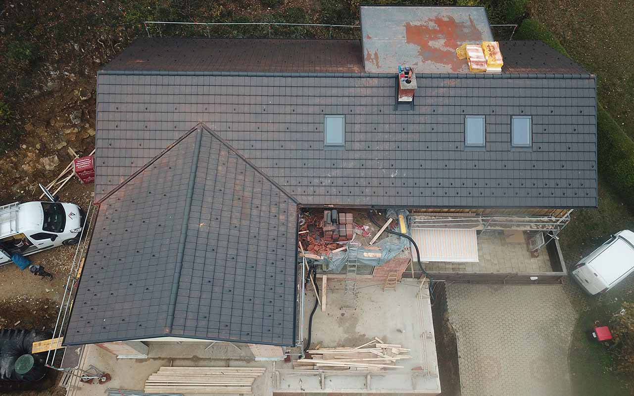 Das ist ein Foto von einem Tondach Figaro Engobe Dach