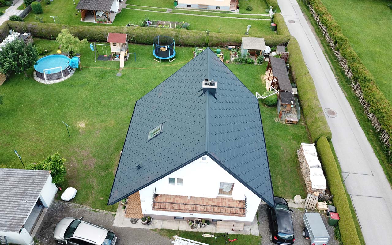 Das ist ein Foto von einem Prefa Dachplatten Dach